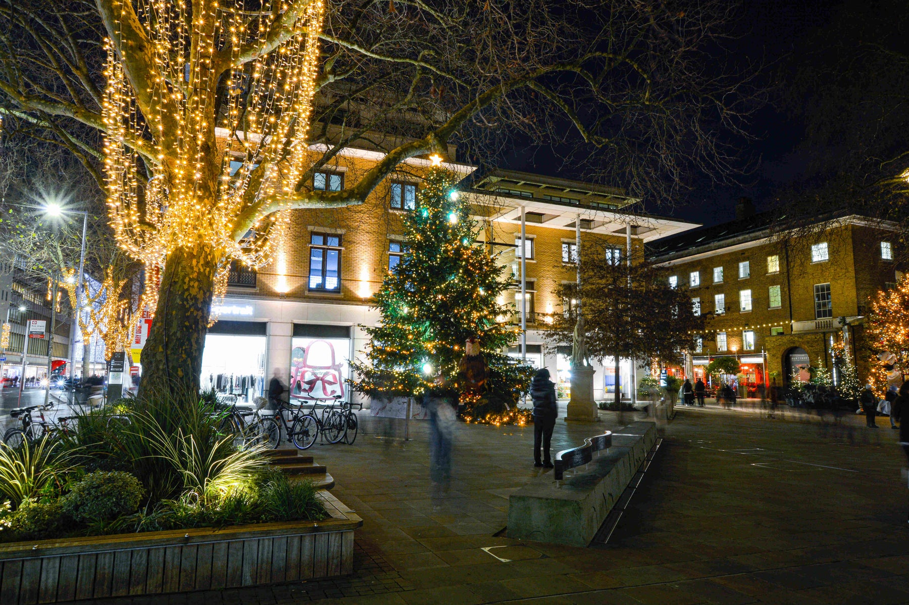 Early Planning for High Street Christmas Displays: Why You Should Start Now